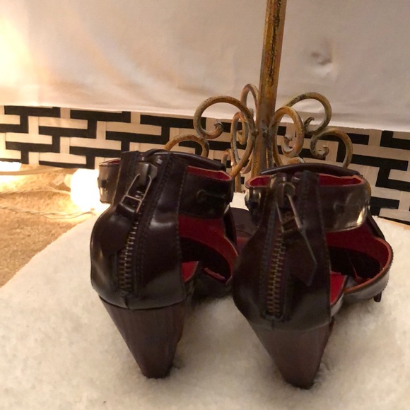 Tommy Hilfiger - Picture 2 of 6